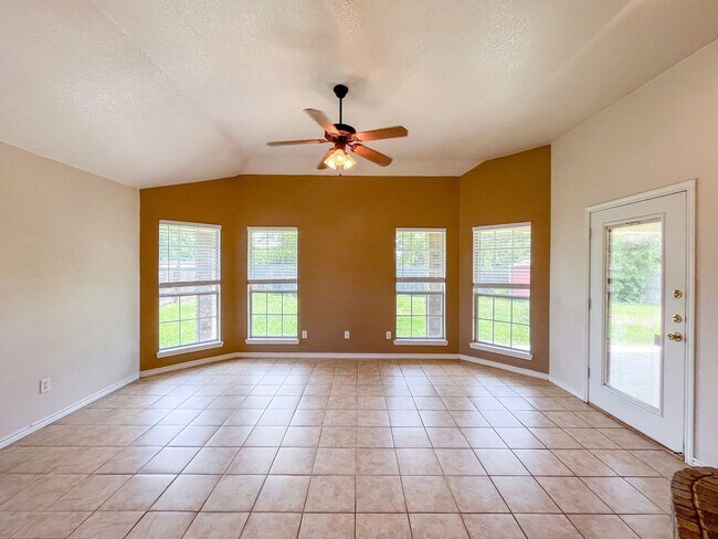 Building Photo - Available NOW!!!! This charming 1 story, 3...