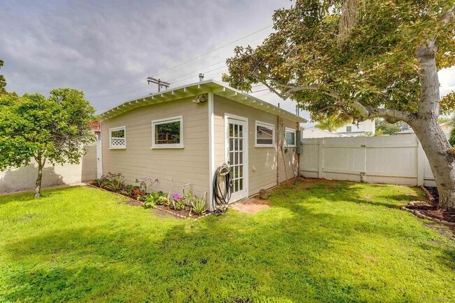 Building Photo - 719 I Ave