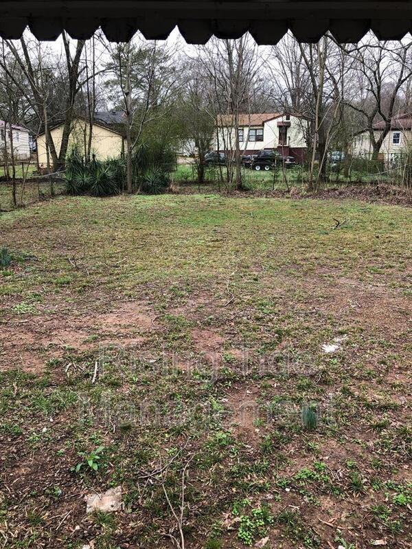 Building Photo - 928 5 Mile Rd