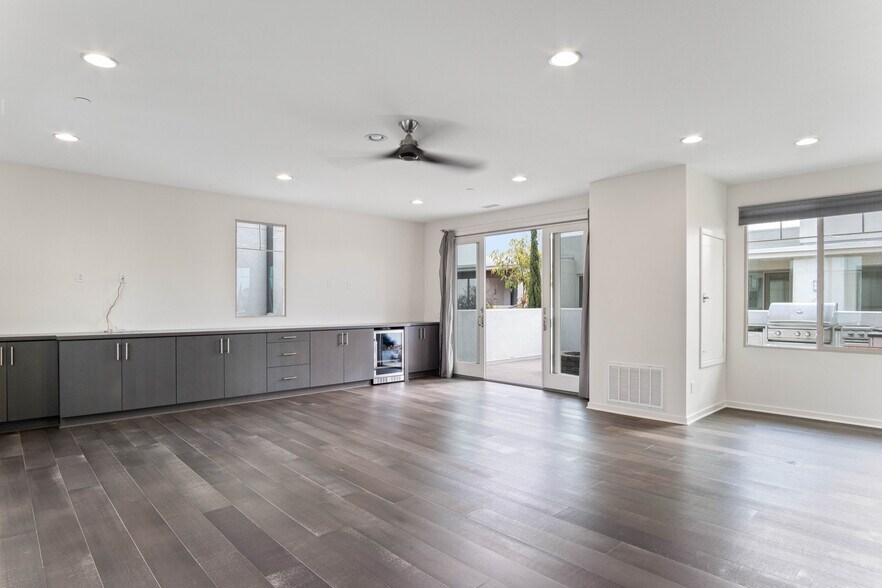 Building Photo - 5533 Palm Dr