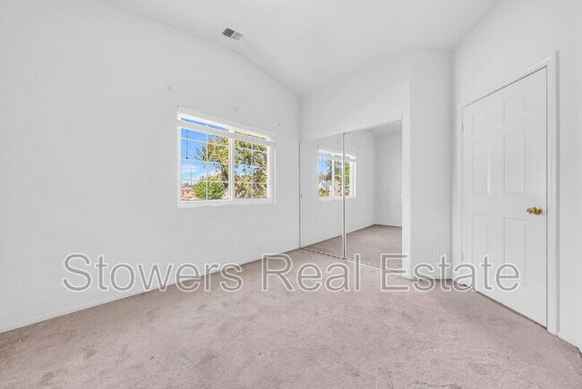 Building Photo - 116 Foxglove Ln