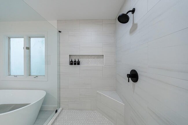 Building Photo - 3491 Roswell Rd NE