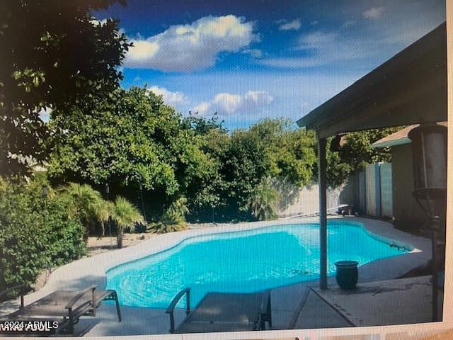 Building Photo - 2626 E Larkspur Dr