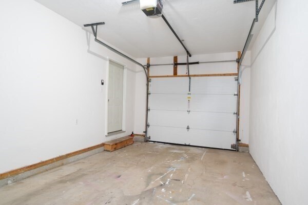 Building Photo - 117 Tamarack Ln