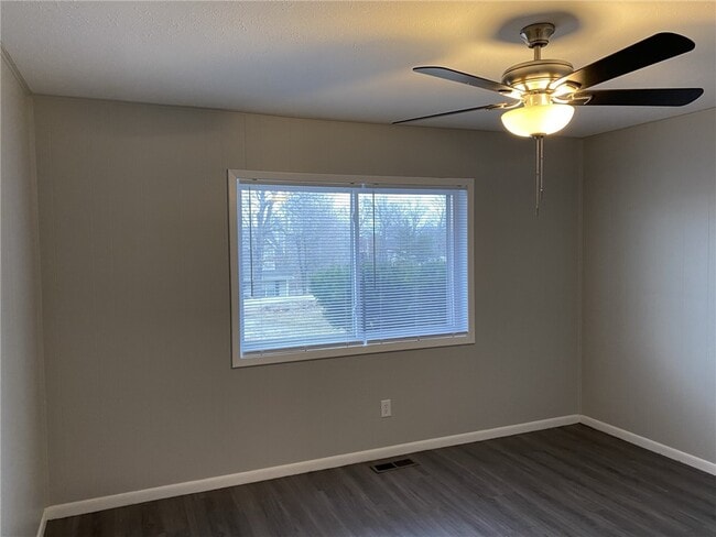 Building Photo - 14901 Dutchmans Dr