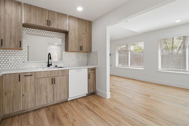 Building Photo - 3707 Acorn Way Ln