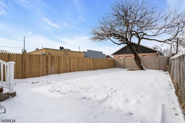 Building Photo - 417 Highland Pl