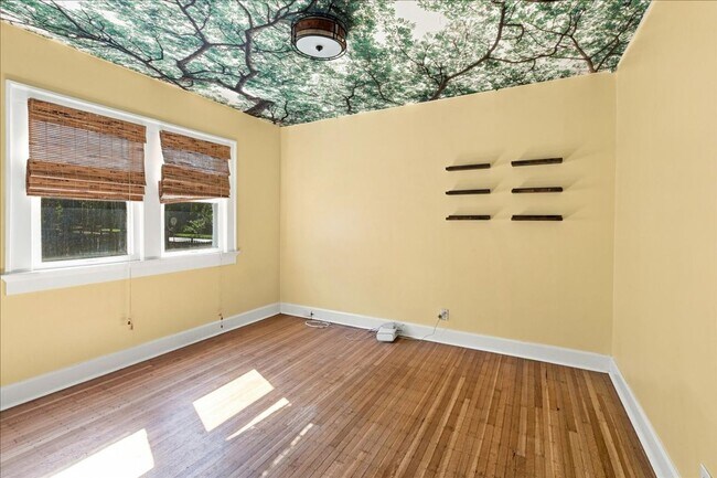 Building Photo - 5344 Lowell Ave