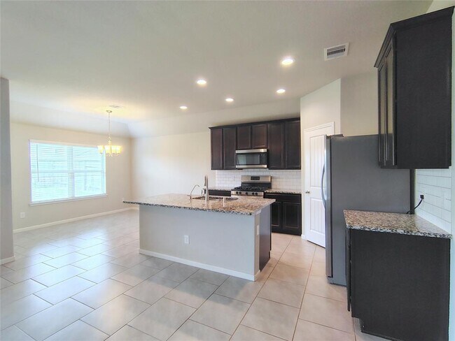 Building Photo - 18315 Pin Oak Lake Dr