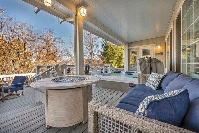 Building Photo - 6500 Brookview Cir