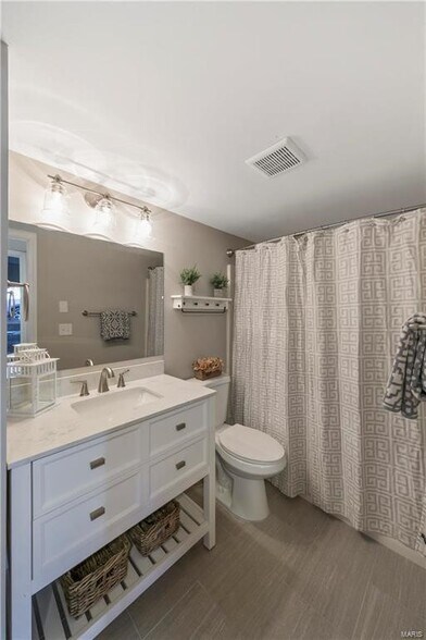 Building Photo - 1431 Thrush Plz