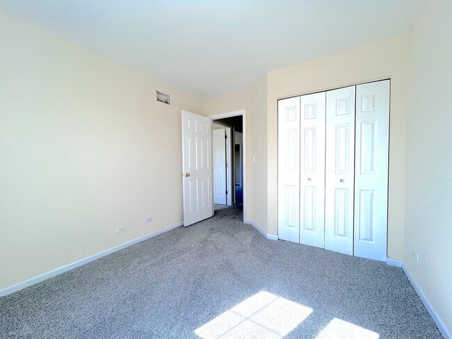 Building Photo - 2223 Periwinkle Ln