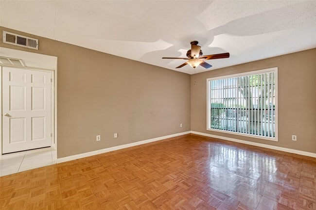 Building Photo - 1311 Antoine Dr