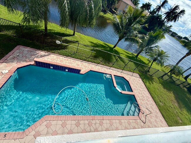 Building Photo - 6509 Stonehurst Cir