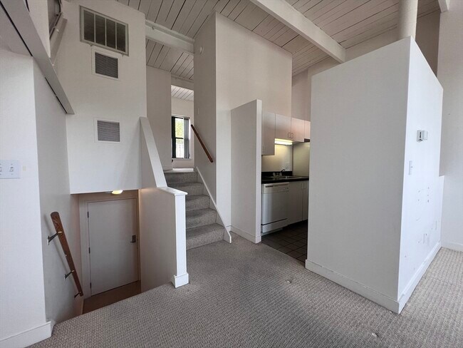 Primary Photo - 71 Fulkerson St