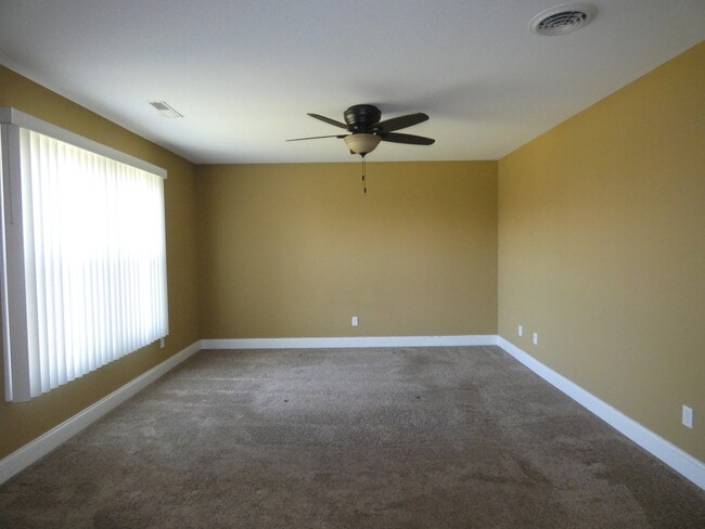 Building Photo - 627 N Edgemere Dr