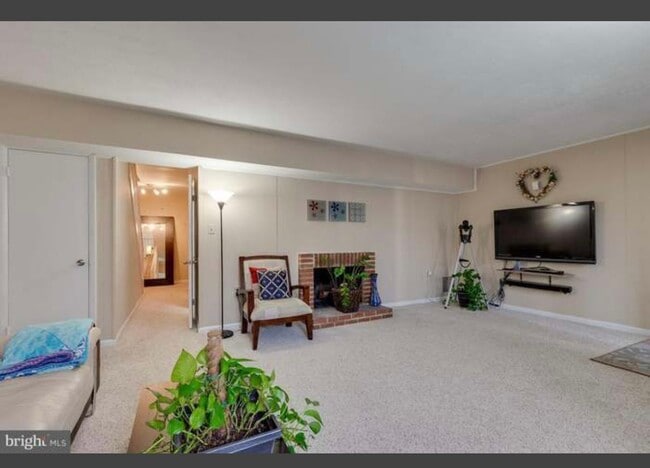 Building Photo - 4933 Casimir St