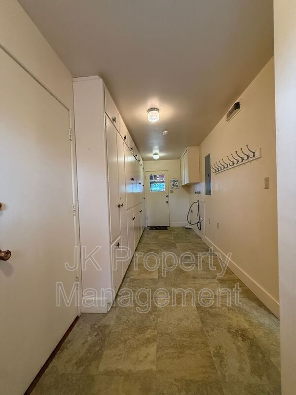 Building Photo - 1726 Alder Dr