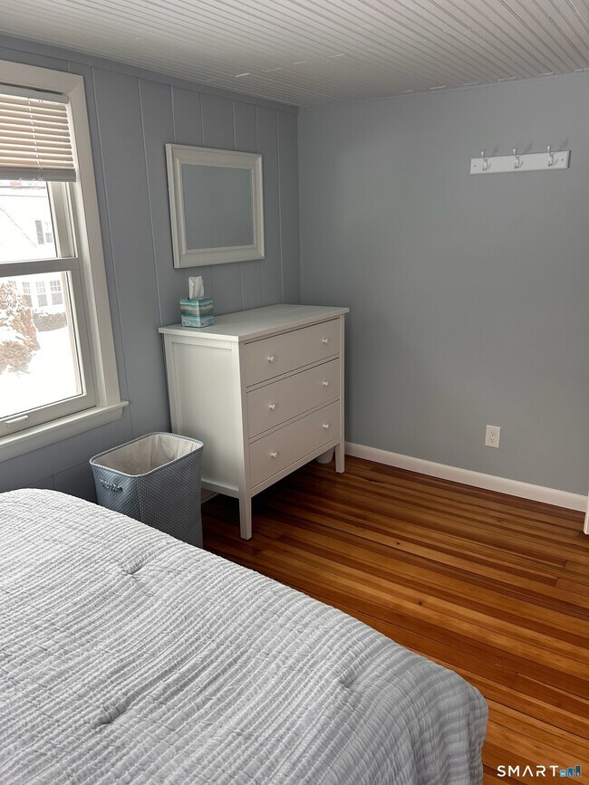 Building Photo - 22 Indianola Rd