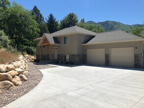 Building Photo - 1461 Wild Rose Way