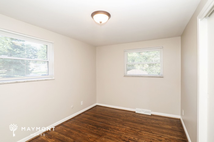 Building Photo - 3667 Lakewood Dr