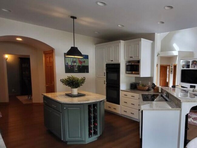 kitchen - 60709 Golf Village Loop