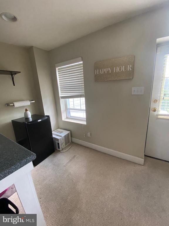 Building Photo - 1444 S Charles St