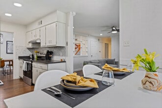 Building Photo - 6864 Aspenhill Dr