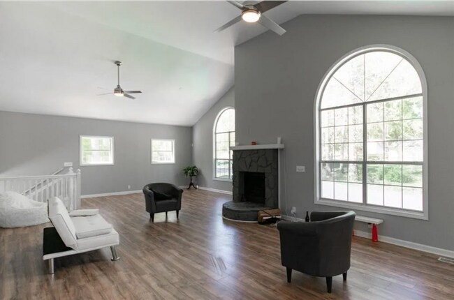 Loft - 418 Bolijeri Blvd