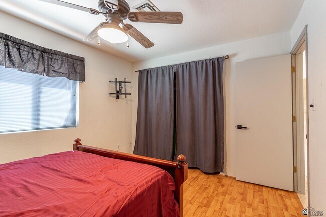 Building Photo - 10605 S Del Vista Dr