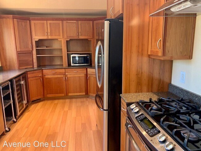 Building Photo - 3 br, 3 bath House - 8438 32nd Ave SW