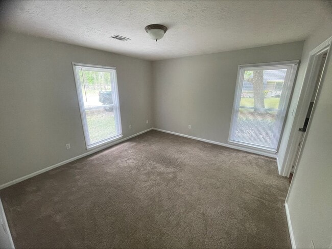 Building Photo - 105 Kimberly Dr