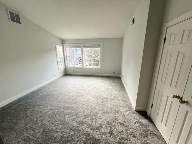 Building Photo - 15925 El Pajaro Ct