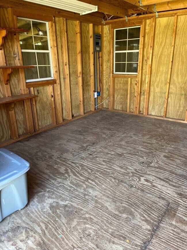 Building Photo - Remodeled home in Great Location