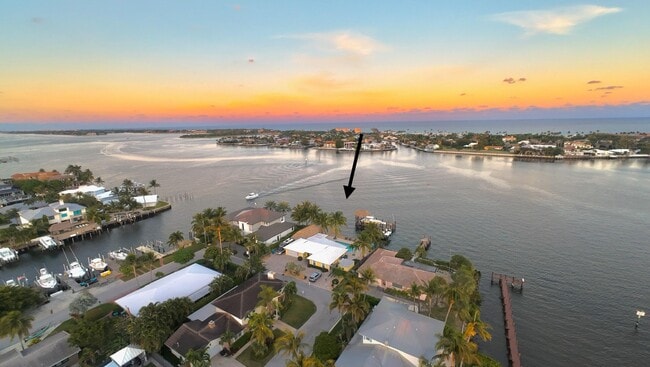 Primary Photo - 844 East Dr