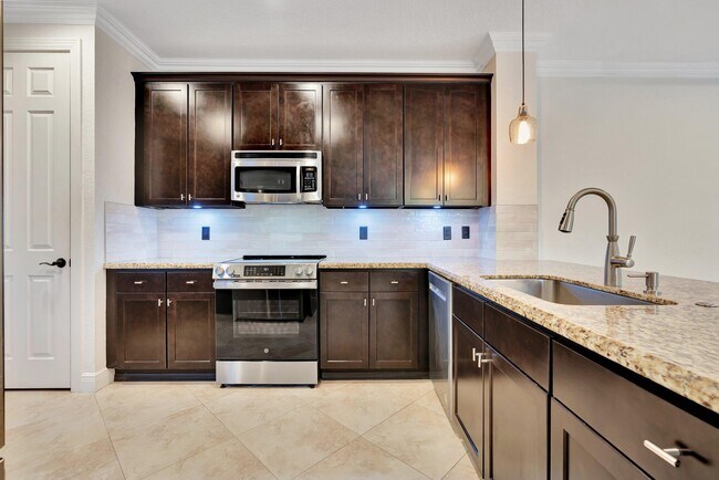 Building Photo - 4559 Cadiz Cir
