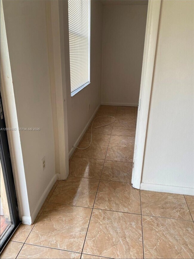 Building Photo - 14201 N Kendall Dr