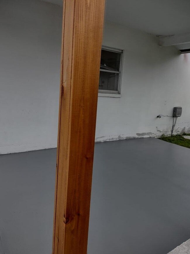 Building Photo - 6013 NW 68th Terrace