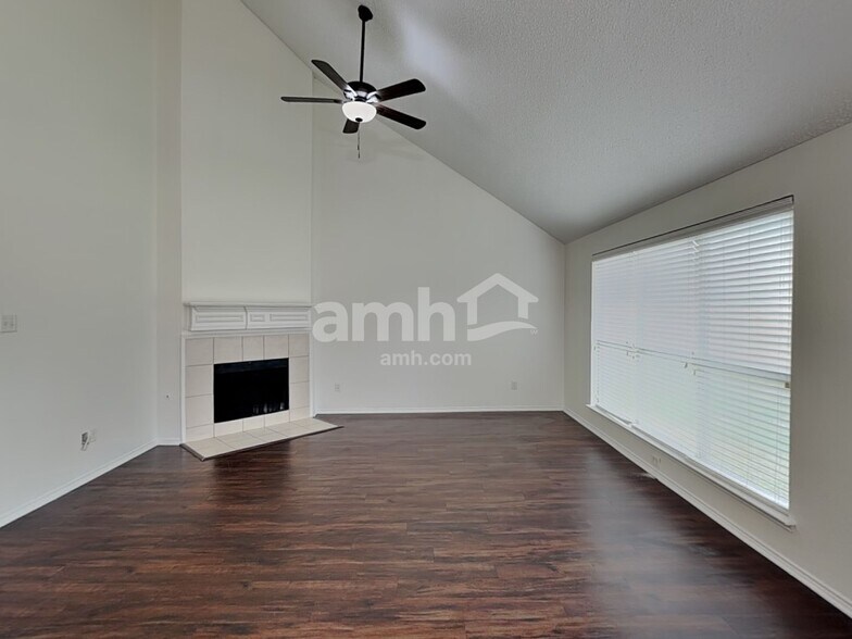 Building Photo - 200 Rock Prairie Ln