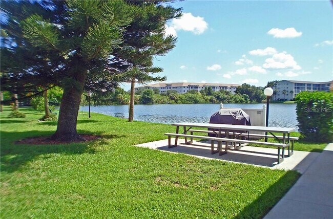 Building Photo - 3668 Lake Bayshore Dr