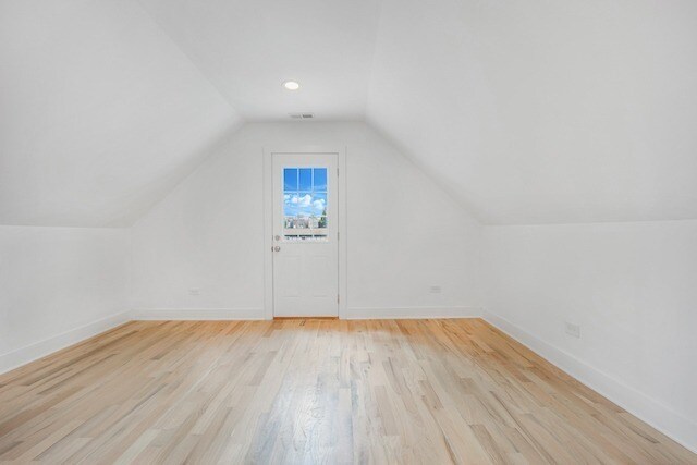 Building Photo - 1851 W Dickens Ave
