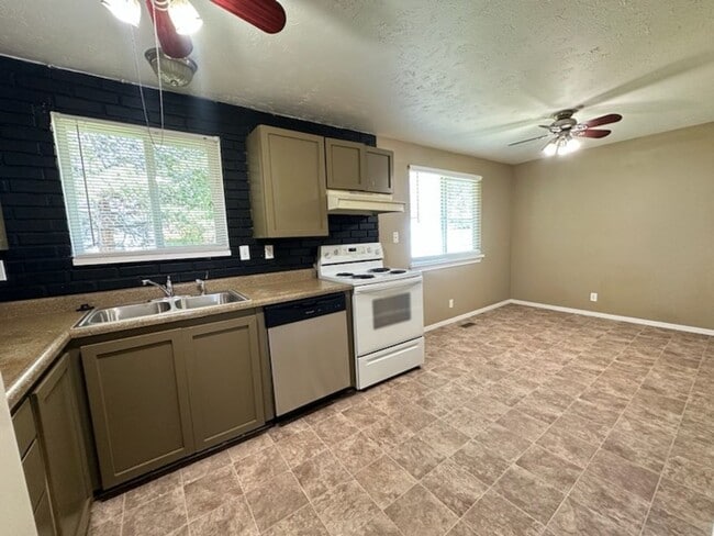 Building Photo - 6046 S 4000 W