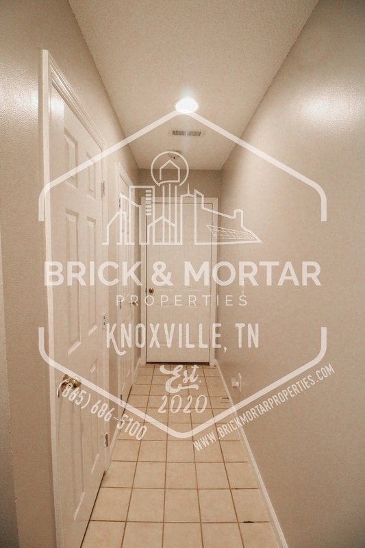 Building Photo - 1006 Davinci Ln