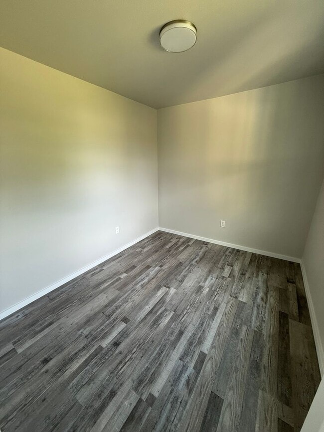 Building Photo - 2 Bedroom 1 Bath-Home