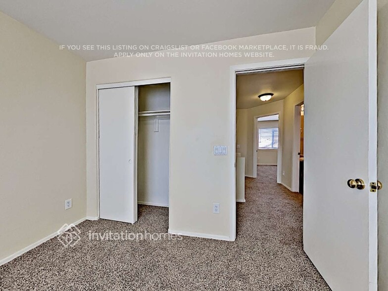 Building Photo - 9728 W Sunnyslope Ln