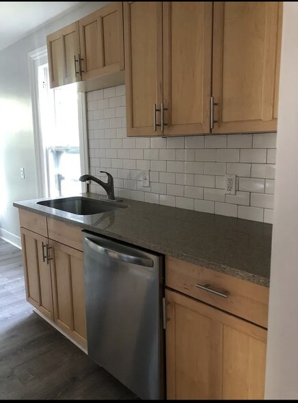 Kitchen with stainless steel appliances - 34 Canfield Pl