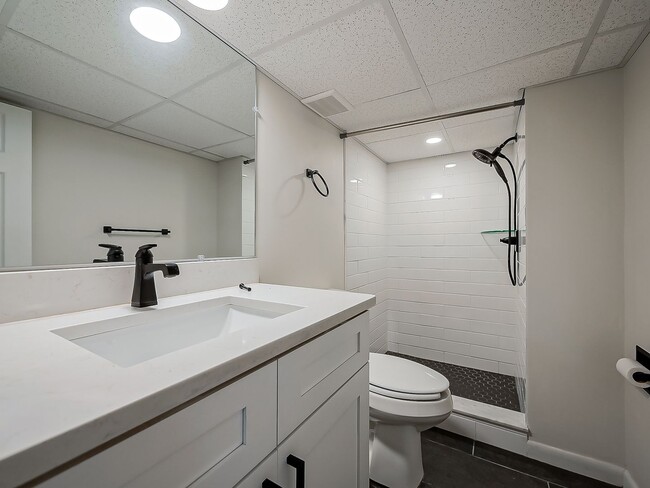 Building Photo - AVAILABLE NOW! Beautiful 3-Bedroom Waterfr...