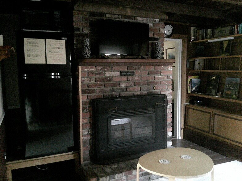 Gas Fireplace - 41 Chatham Rd