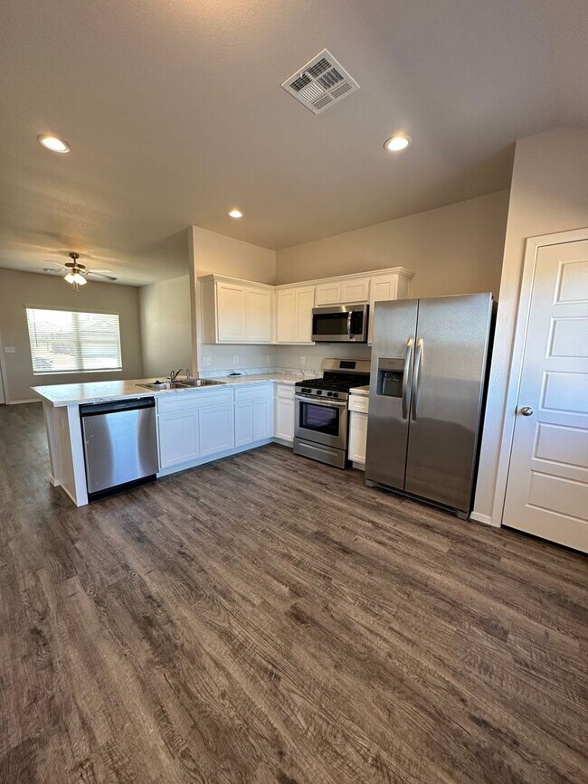 Building Photo - Move-In Ready 3 Bedroom, 2 Bathroom Home in Broken Arrow