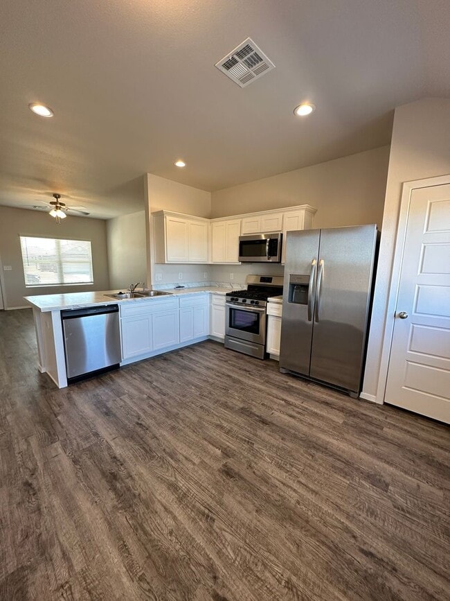 Building Photo - Preleasing now!! -Three Bedroom | Two Bath Home in Broken Arrow